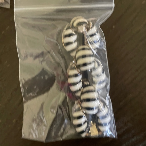 Bundle of Bracelets (8) and Necklaces (2) - Picture 3 of 11